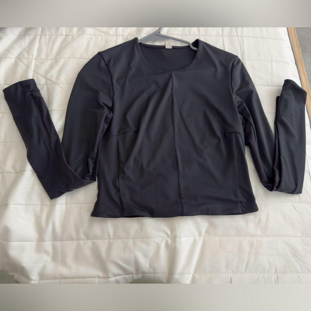 Lululemon long sleeve Black Crop Top